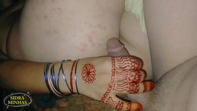 Desi wifey SidraMinhas covets a meaty guy-bap for her Pakistani prego rail