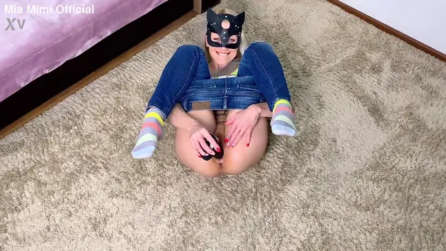 Mia Mimi's tight denim shorts get a BBC pounding