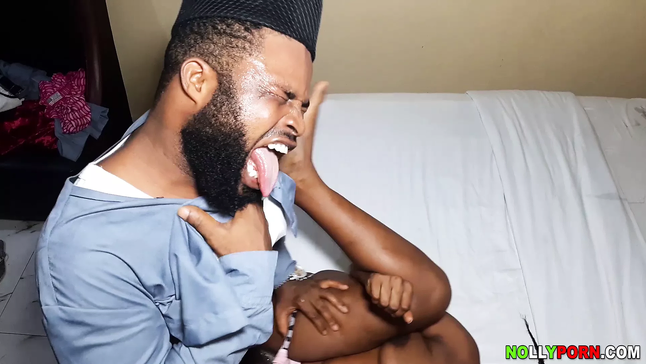 Fledgling dark-hued Nigerian honey gets her cunny ruined by a giant ebony bone