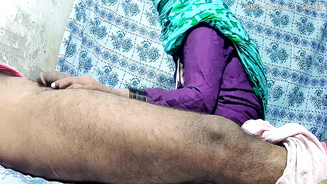 Naughty Indian parents engage in super-steamy three-way in the room