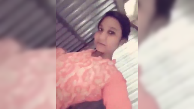 Super hot Desi Aunty chats filthy and jerks with a enormous cupcakes bangla chick