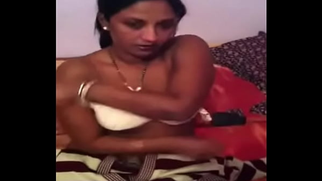 Sexy's Indian boobs and nipples get off while taking her boulder-holder off